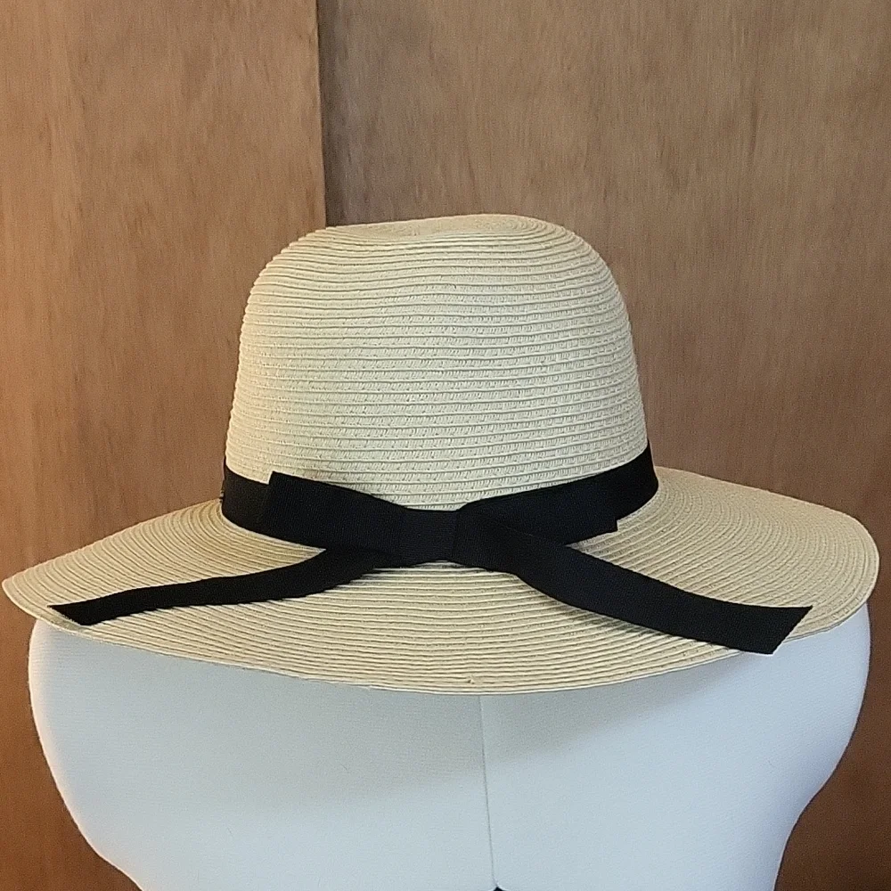 NWOT Womenβs Hawaii Straw Sun Hat with Black Band - Picture 4 of 7